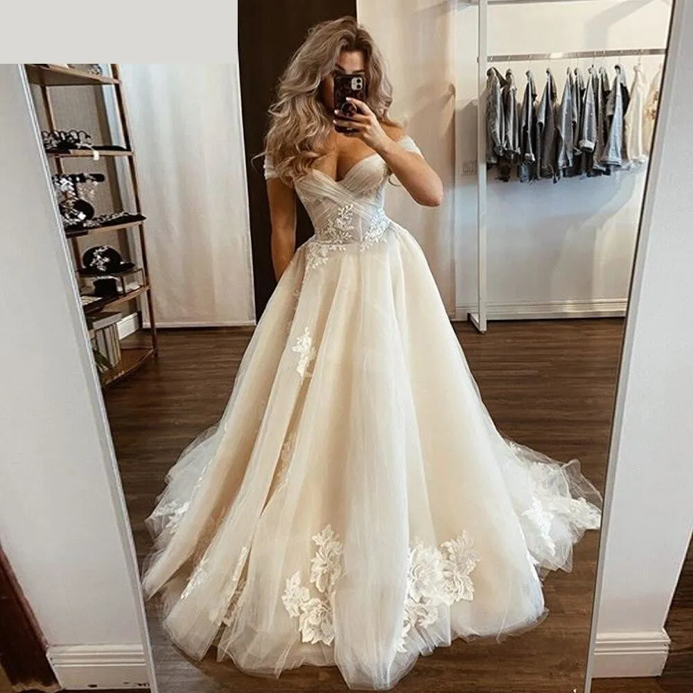 A-Line Boat Neck Tulle Pleated Lace Appliques Floor Length Wedding Dresses