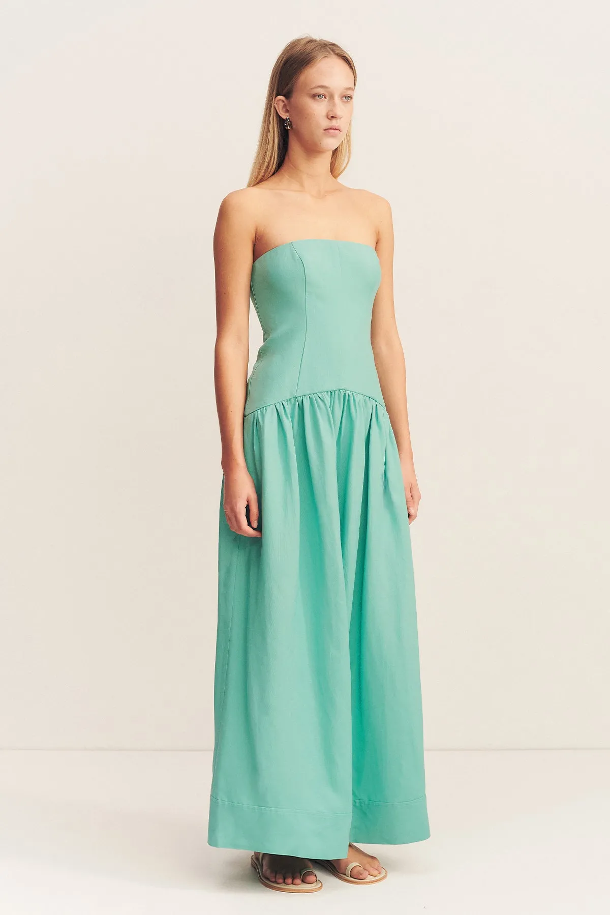 ALEC LINEN STRAPLESS PANELLED MAXI DRESS - POOL BLUE